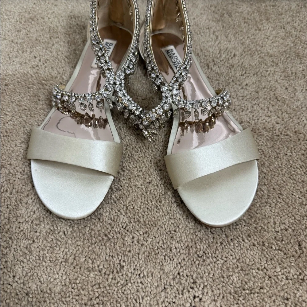 Badgley Mischka Crystal Embellished Ivory Satin Sandals Wedding Formal - Picture 5 of 12